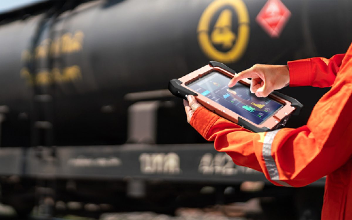 Petroleum-refinery-truck-connected-worker-big-sun-zone1-case-HTA3021-600px